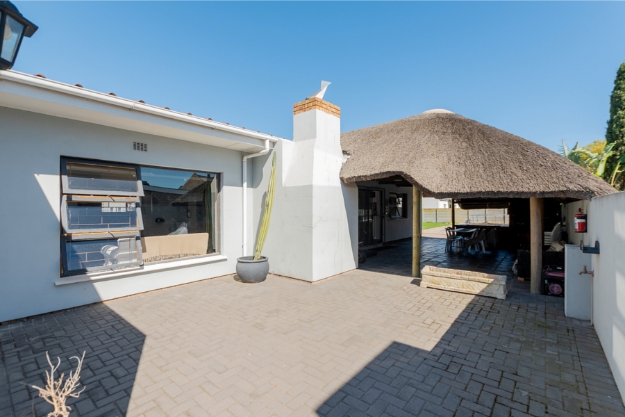 4 Bedroom Property for Sale in Laaiplek Western Cape